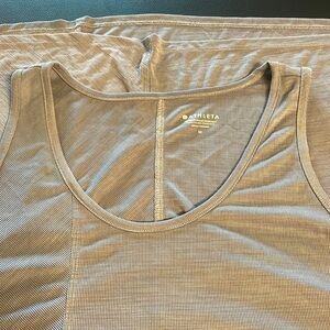 Athleta top M like new😎sooooo comfy 👏🏽long float tank top